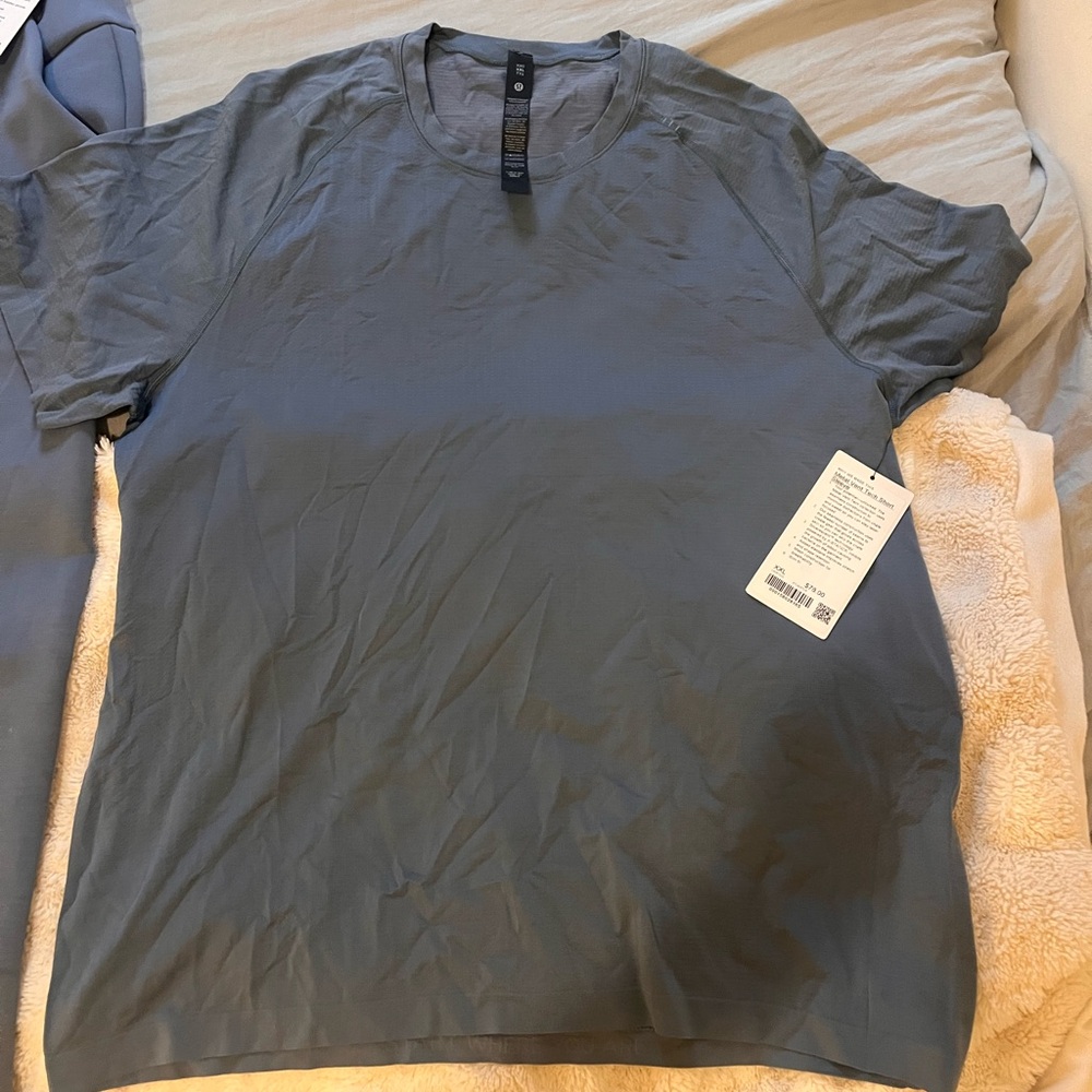 Lululemon Men's Blue Short Sleeve Tee